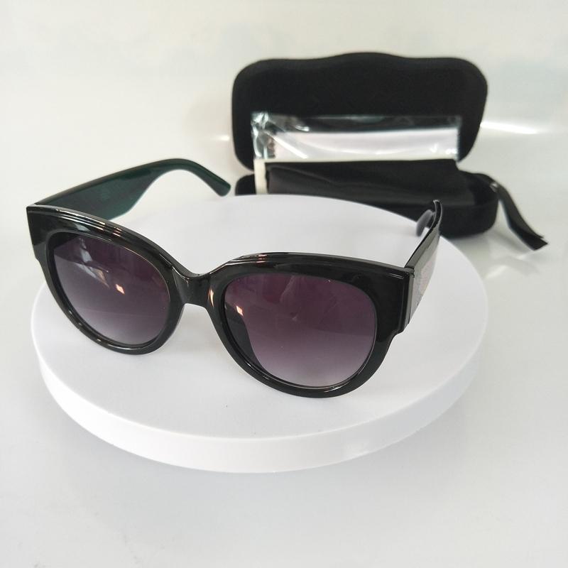 Bright Black Frame Solglasögon lyxig kvinnors designer Big Frame Sun Glasses Woman Eyeglasses Fashion Goggle