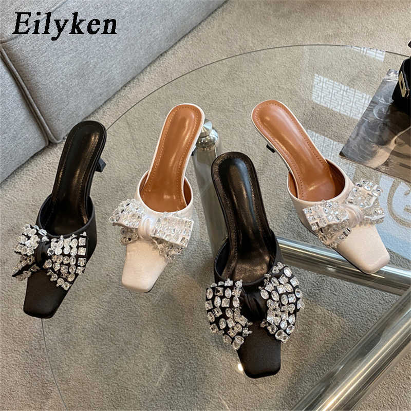 Mulheres de moda Mulheres pontiagudas do dedo do pé em mulas finas lascas de salto baixo Sapatos Design projetar chinelos de cristal de borboleta 230302