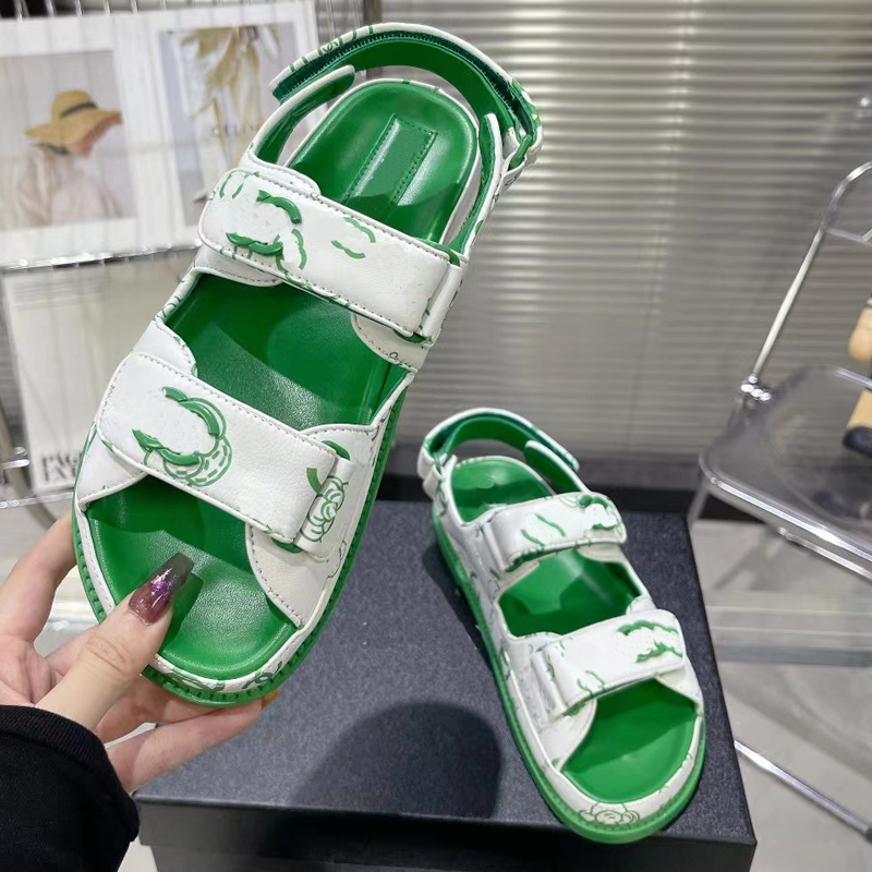 2023 Designer Luxury Classic Roman Beach Nylon Sandaler Womens Fashion Leather Upper Graffiti Soft Soled Slippers Lady Outdoor Platform Flat Sports Casual Sandal