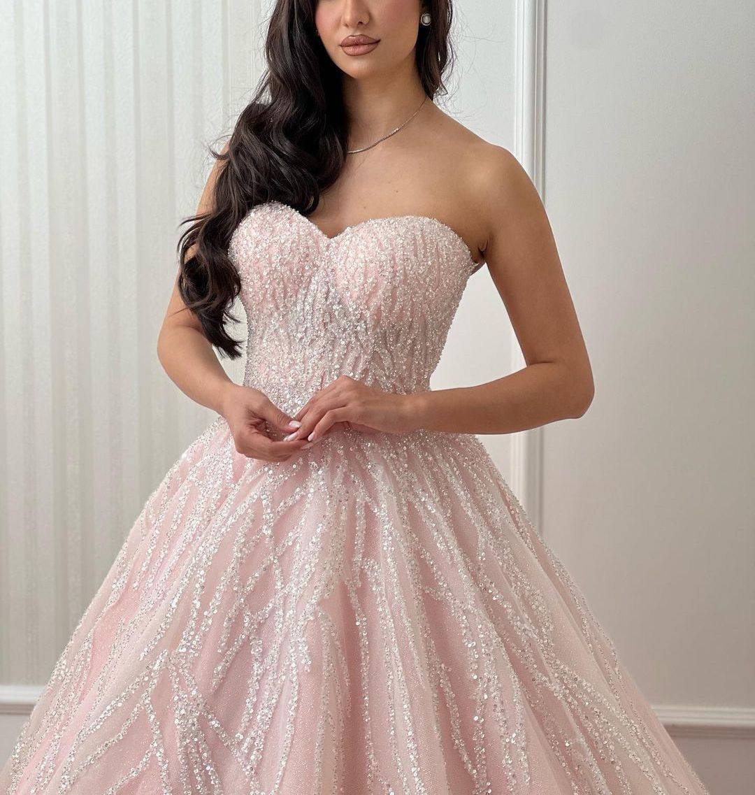 Розовое шариковое платье вечерние платье
