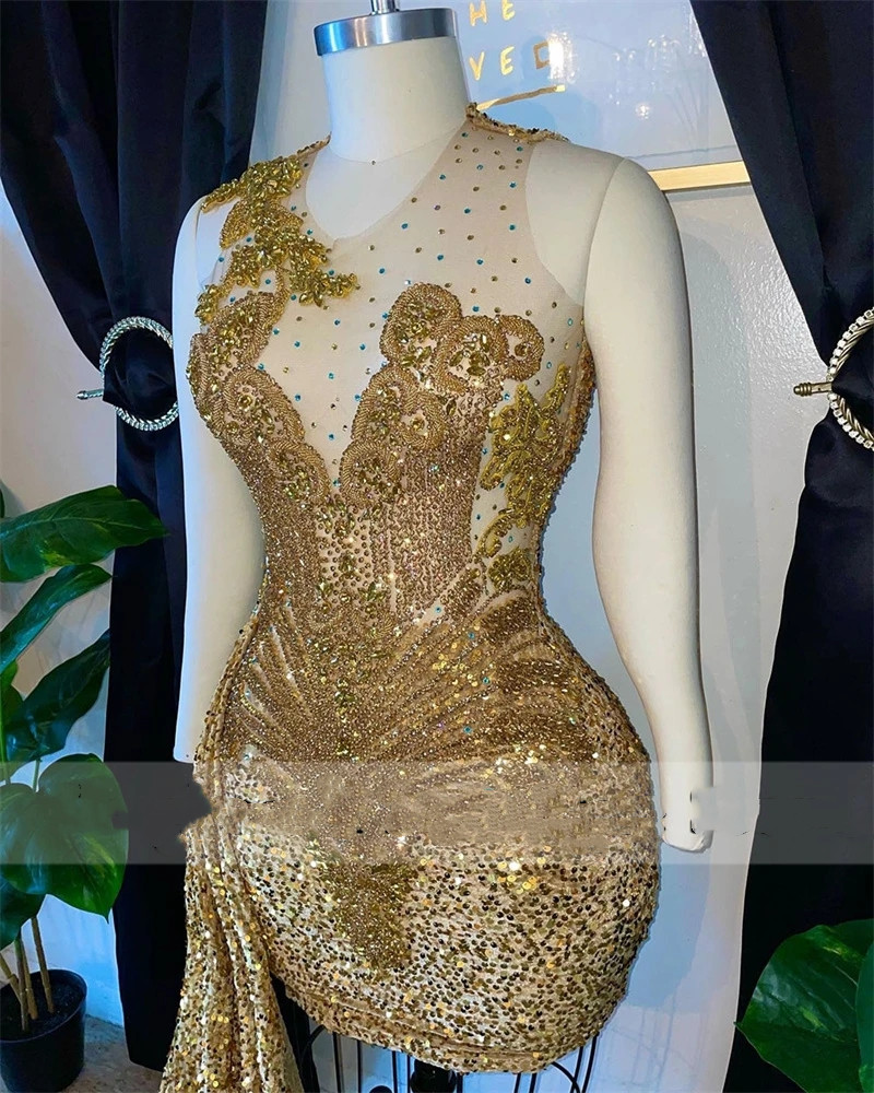 Luxo New chegada Curto curto baile de baile de ouro 2023 lantejoulas cristais shinestones sheer pescoço malha de festas vestidos de coquetel de bal