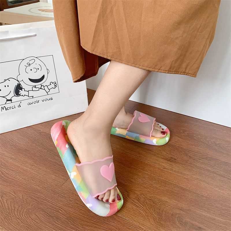 Pantofole donne sandali estivi 2023 Nuove belle ragazze del cuore di cuore Rainbow Slide coppia Outdoor Soft Non Slip Bathroom Y2302