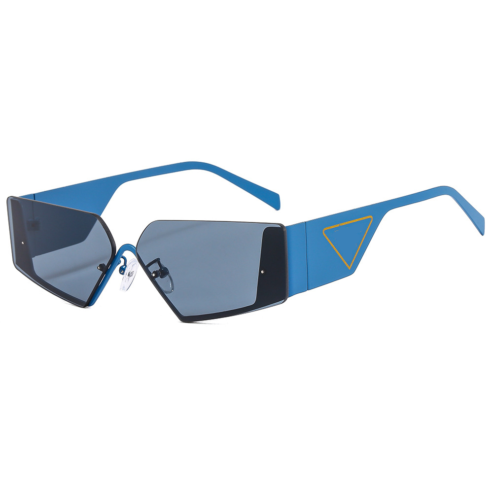 Diseñador de moda Gafas de sol de lujo para mujer Hombre Gafas clásicas Goggle Playa al aire libre Gafas de sol sin marco es Firma triangular opcional