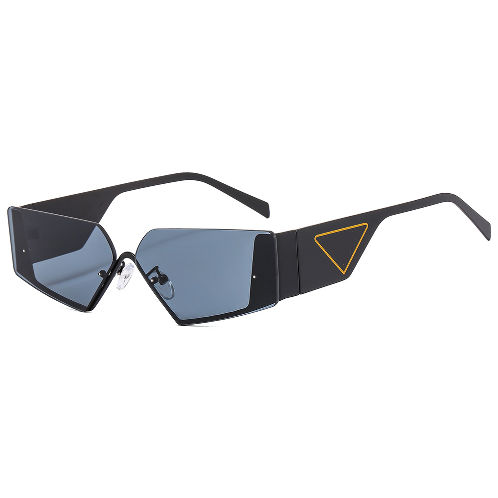 Diseñador de moda Gafas de sol de lujo para mujer Hombre Gafas clásicas Goggle Playa al aire libre Gafas de sol sin marco es Firma triangular opcional