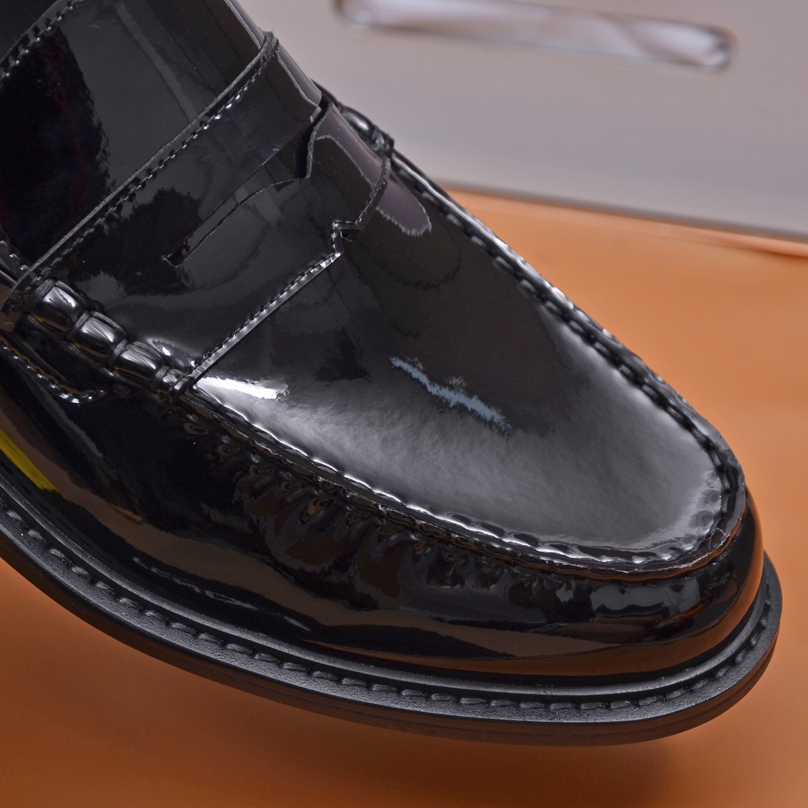 2023 남성 통기성 공식적인 드레스 신발 남자 사업 정품 가죽 캐주얼 로퍼 남성 사무실 웨딩 신발 아파트 크기 38-45