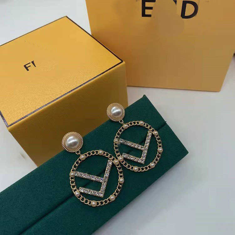 20% DI SCONTO 2023 Nuovi gioielli di moda di lusso di alta qualità orecchini di perle rotonde orecchini ad ago in argento versione alta in ottone femminile