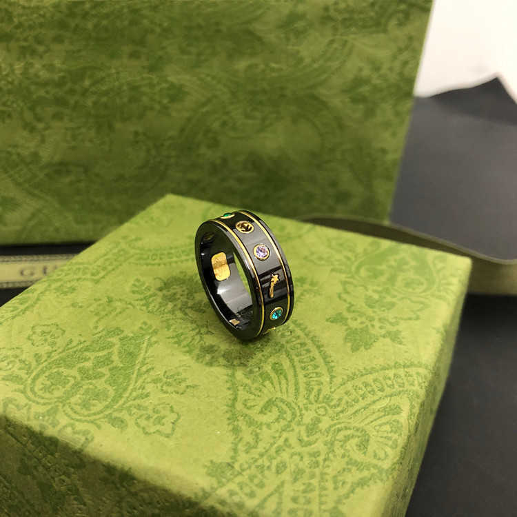 2023 Nouveaux bijoux de mode de luxe de haute qualité pour bague familiale double pierre en céramique blanche en acier noir pour hommes et femmes pour offrir des cadeaux à leurs copines