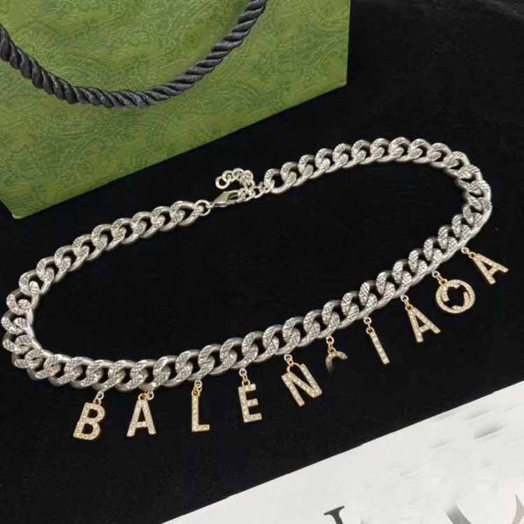 Collezione di moda 2023 Nuovi gioielli di moda di lusso di alta qualità catena spessa intrecciata con doppio strass, collana, bracciale, design in materiale d'ottone