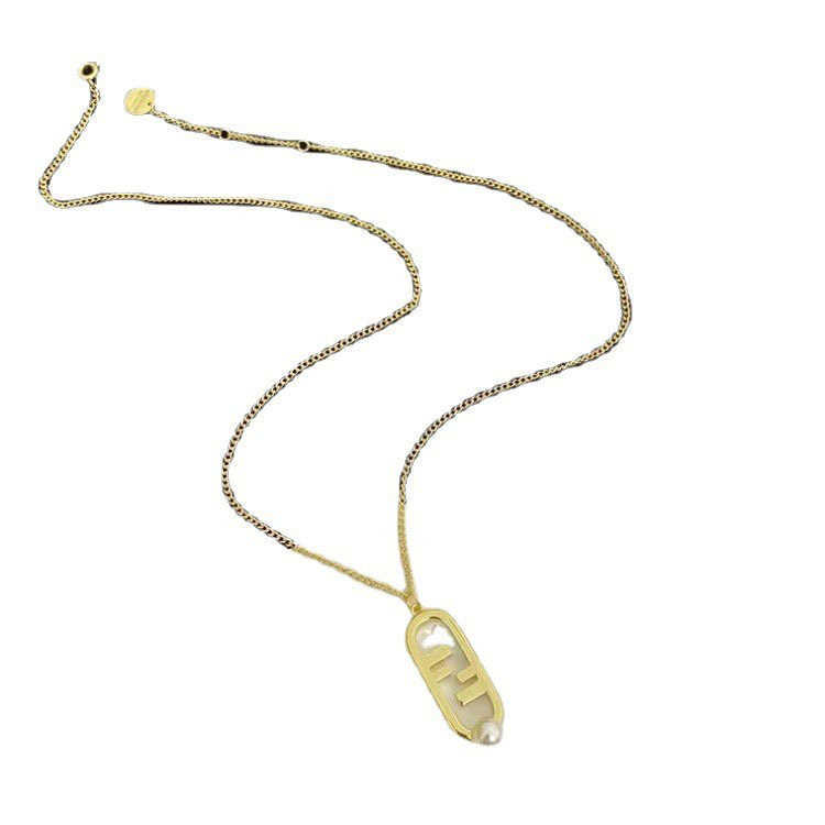 95％オフ2023 Twist Pearl Necklace Brass Versatile Small Design Collarチェーンのための新しい高級高品質のファッションジュエリー