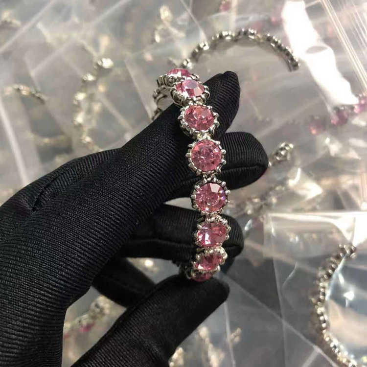 Modekollektion 2023 Neuer luxuriöser, hochwertiger Modeschmuck für rosa offene hohe Version voller Diamanten weibliches Persönlichkeitsarmband leichter Luxusschmuck