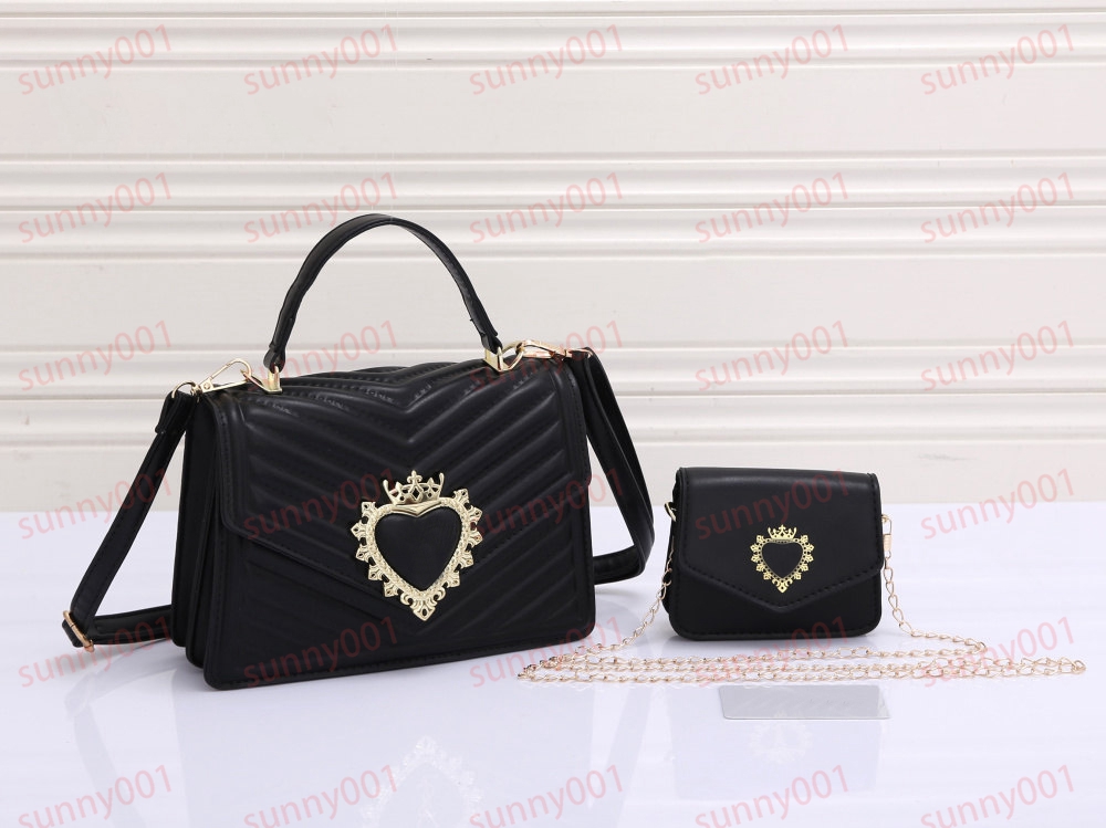 The Tote Bag Envelope Package Totes Heart Pattern Luxury Handbag Classic Detachable Shoulder Strap Designer Purses Socialite Hang Bag