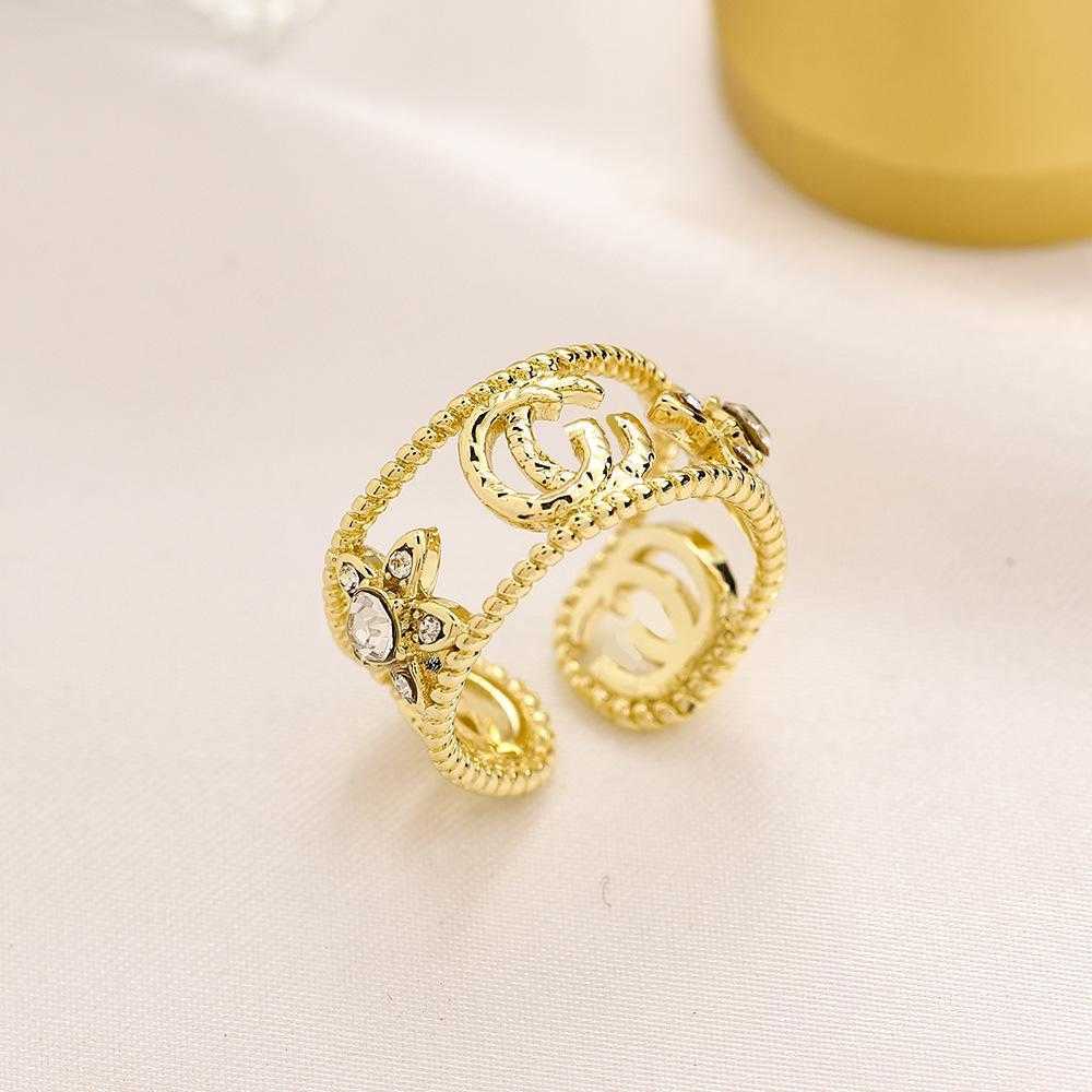 Usine en gros 2023 nouveau luxe de haute qualité bijoux de mode pour diamant de tournesol creux ancienne famille main bijoux bague femme