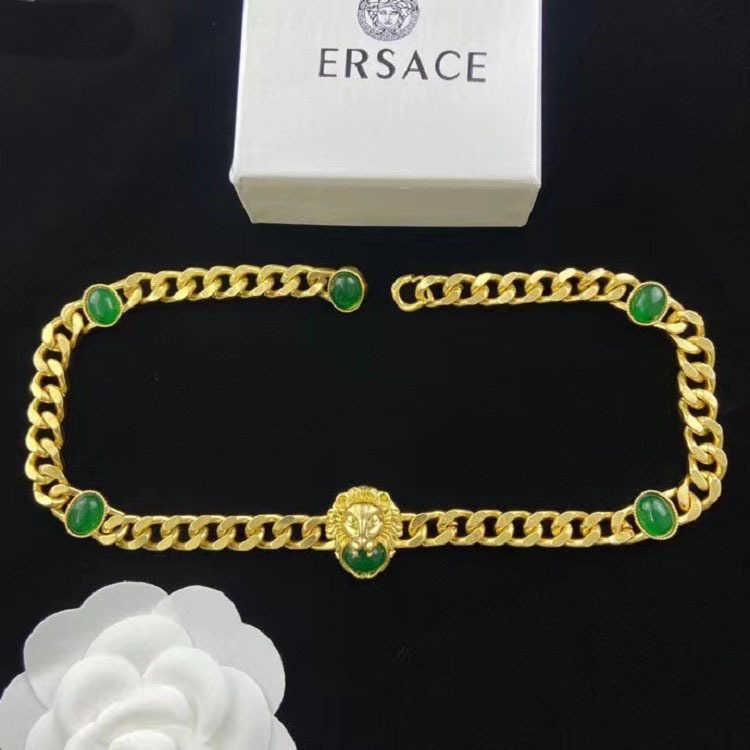 20% rabatt på alla artiklar 2023 Nya lyxiga högkvalitativa modesmycken för tvinnat stycke Lion Head Egg Green Rhinestone Halsband Mässing Mångsidig krage kedja