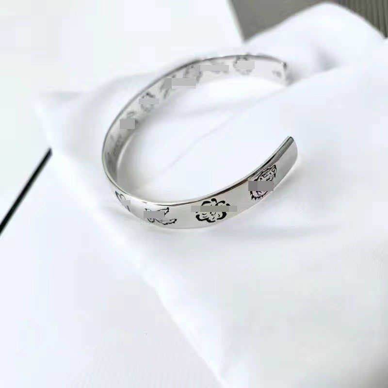 60% rabatt 2023 Nya lyxiga högkvalitativa modesmycken för Sterling Silver Fearless Ins Lovers Armband för män och kvinnor