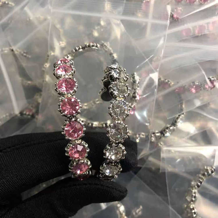 2023 년 95% 할인 된 새로운 고급 고품질 패션 보석 핑크 오픈 하이 버전 풀 다이아몬드 여성 성격 팔찌 가벼운 고급 쥬얼리
