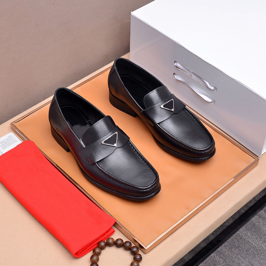 Nuove scarpe da moda 2023 da uomo scarpe vera e propria office di lavoro in pelle vera e propria scarpe elementi formali di marca designer feste di nozze dimensioni 38-44