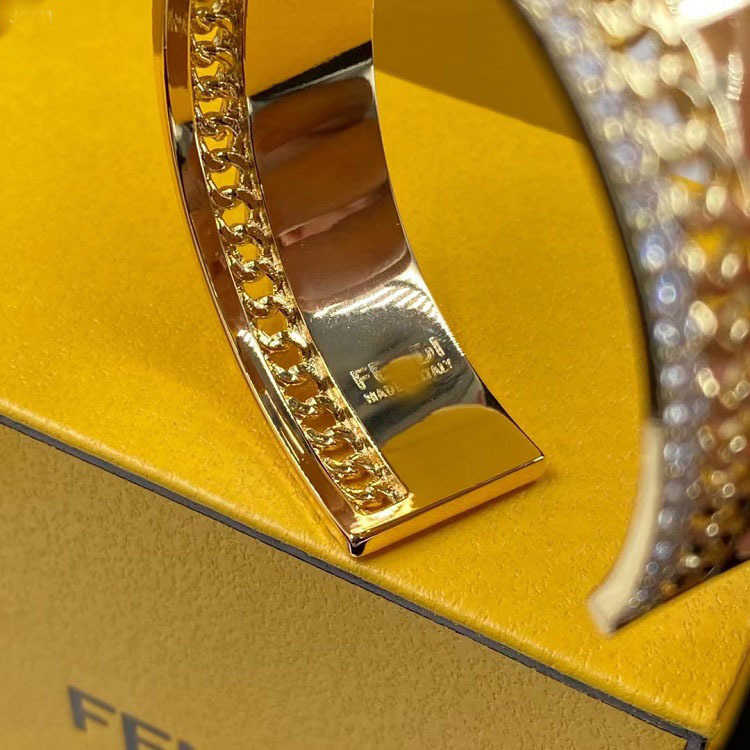 95% zniżki 2023 Nowa luksusowa wysokiej jakości biżuteria modowa dla rodzinnego inkrustowanego otwierającego regulowaną mosiężną bransoletkę