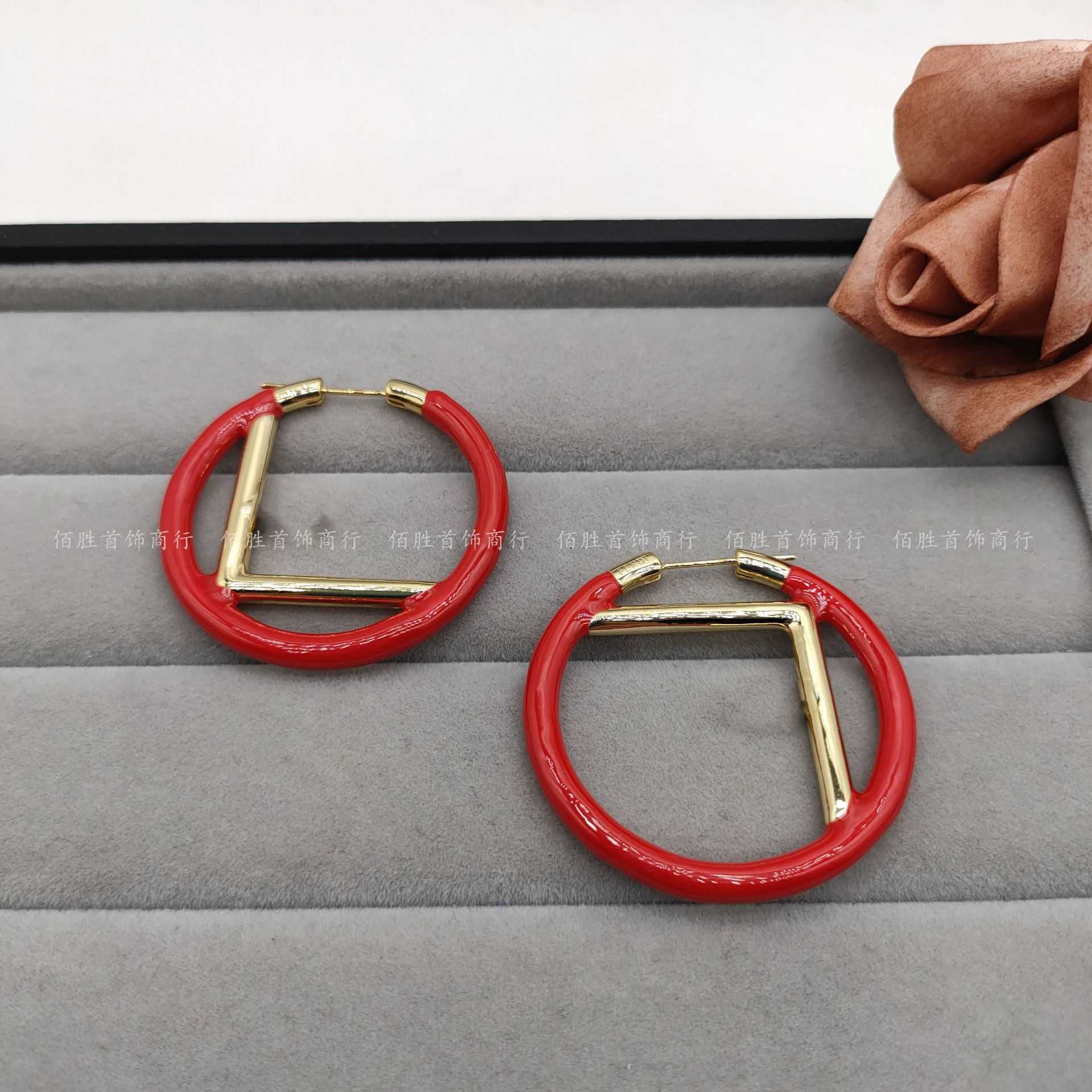 20% de réduction sur tous les articles 2023 Nouveaux bijoux de luxe de haute qualité pour la nouvelle bague féminité version coréenne personnalité célébrité exquise boucle d'oreille de couleur polyvalente