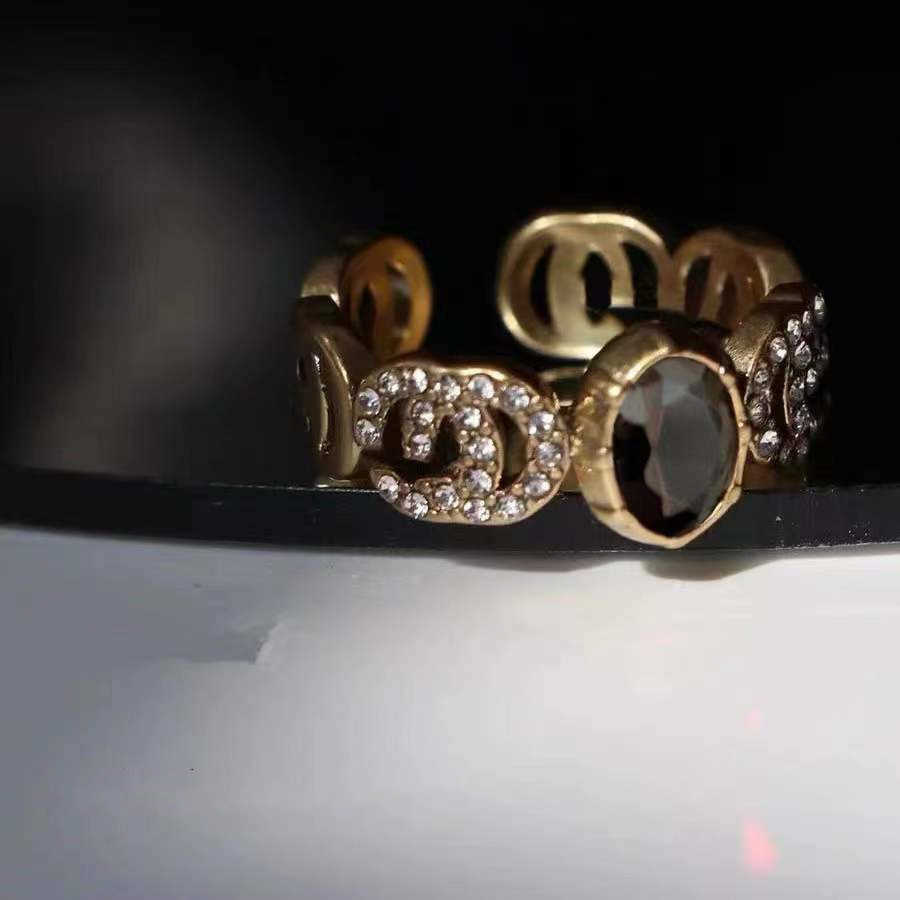 Coleção de moda 2023 Novas jóias de moda de alta qualidade de luxo para abstinência é alto temperamento frio estilo neutro antigo obsidiano anel de latão antigo
