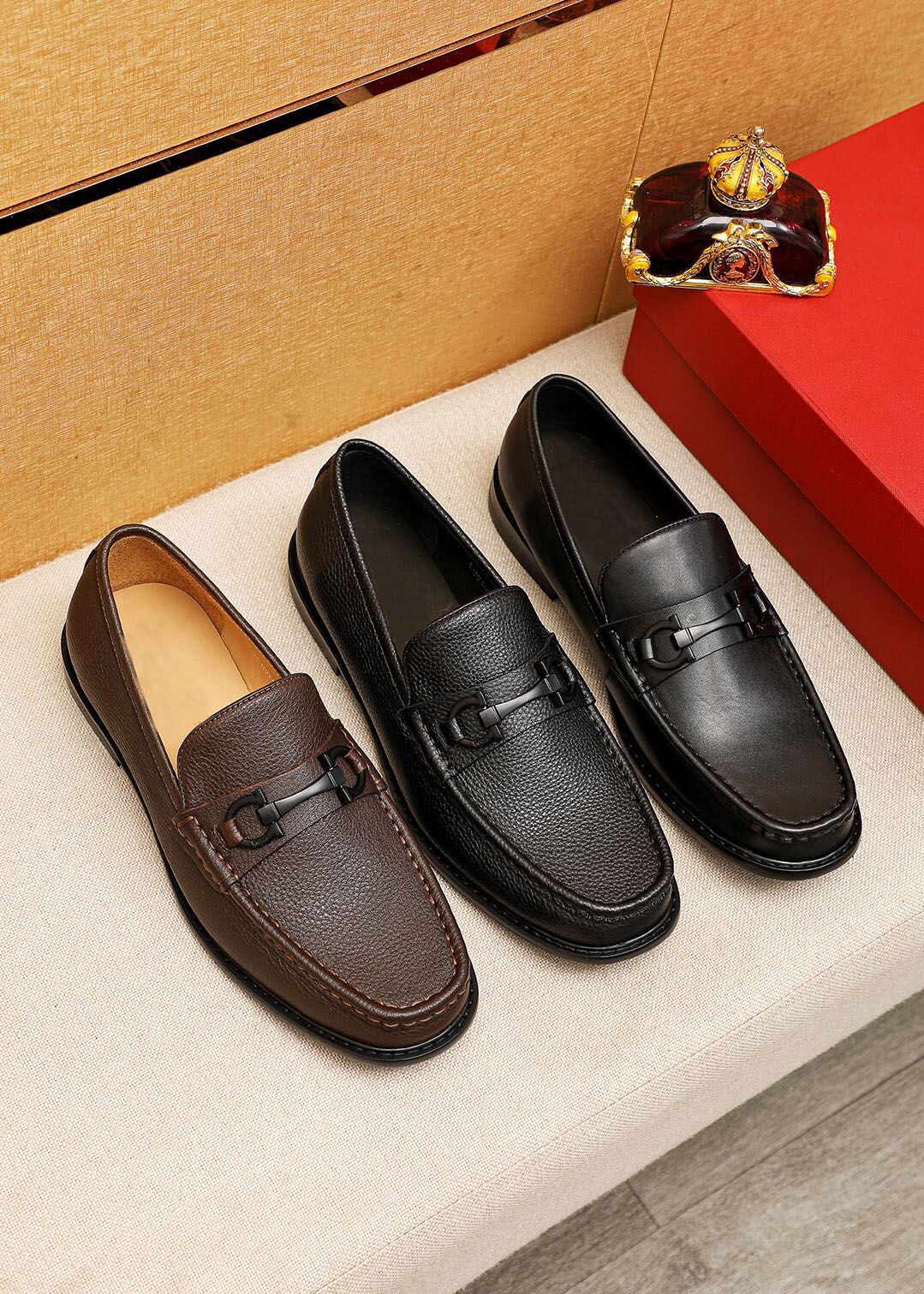 2023 Mens Designer Dress Shoes äkta läder Handgjorda bröllopsföretag Formella Oxford Shoes Man Brand Casual Walking Flats Storlek 38-45