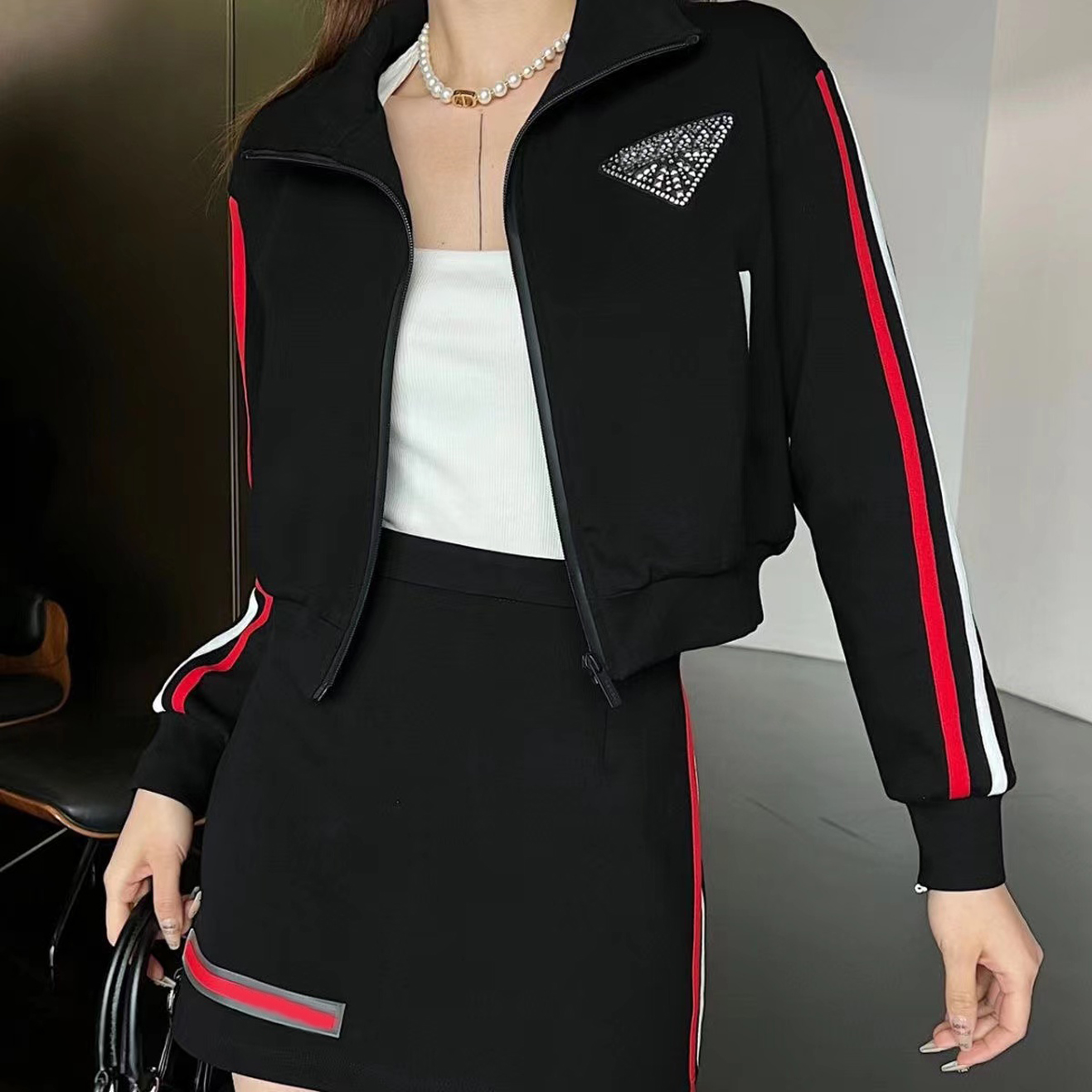 Women Dwuczęściowe zestawy sukienki Jaket Spodnie Krótkie designerskie ubrania odzież wierzchnia luksusowa designerska kurtka Kurtka długich rękawów w stylu sportowym z rozmiarami Mlxl C132