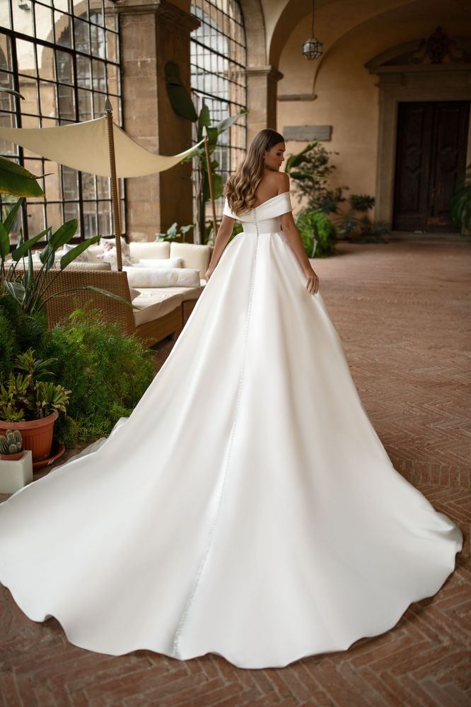 Gorgeous Beach A Line Wedding Dresses for Bride Women Boho Off Shoulder Plus Size Short Sleeves Bohemian Backless Court Train Bridal Gown vestidos de novia MN001