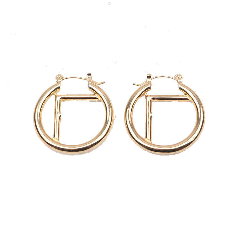 Collection de mode 2023 Nouveaux bijoux de mode de haute qualité de luxe pour anneau plaqué or nu anneaux tempérament classique argent aiguille vent oreille accessoires