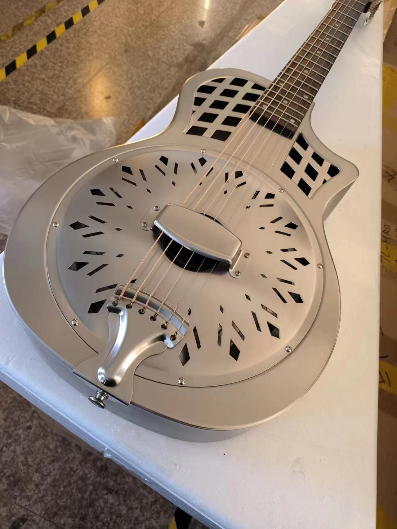 Jonathan 17 Serisi Resonator Guitar Resophonic Gitar Metal Vücut Duolian Gitar Dobra Nadir Guitar Klasik Headstock Yok 1711ek Boyun Pikap Yok