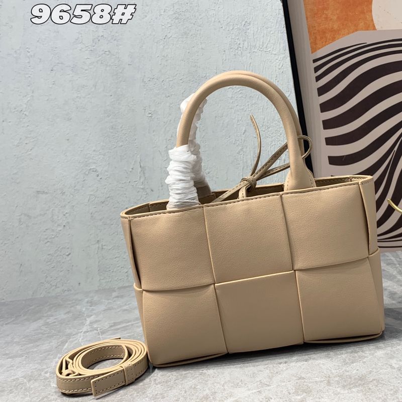 Women Woven Small Genuine Leather Tote Bag Luxury Brand Female Commuter Handbag Purse Crossbody Shoulder Bags Plain Style Fashion Detachable Strap Purses 2350