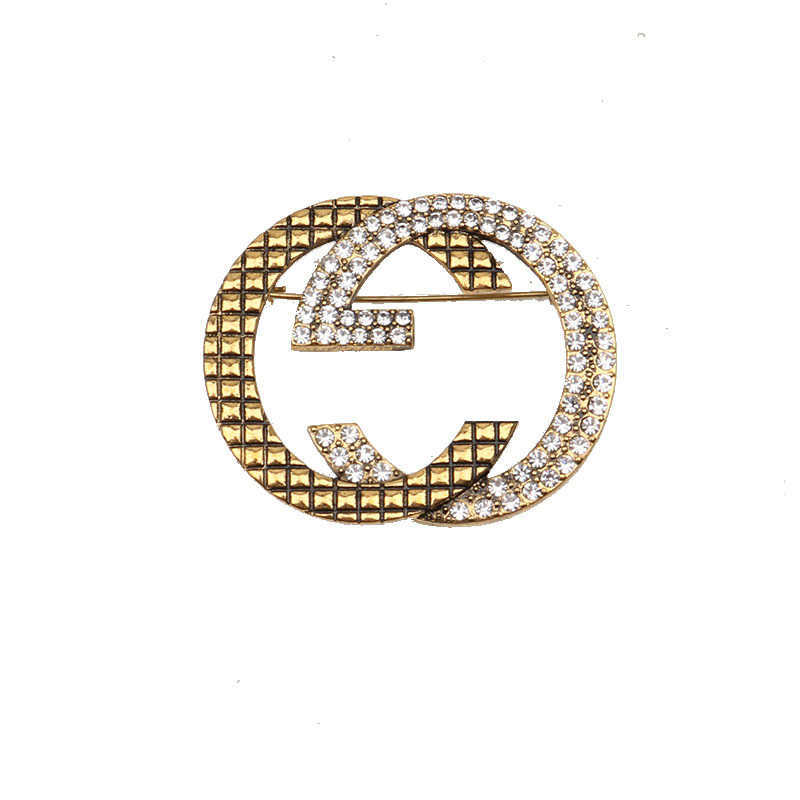 Europese en Koreaanse eenvoudige familie geometrische decoratieve broche gepersonaliseerde diamant ingelegde accessoires zijden sjaal broche hoogwaardige luxe sieraden