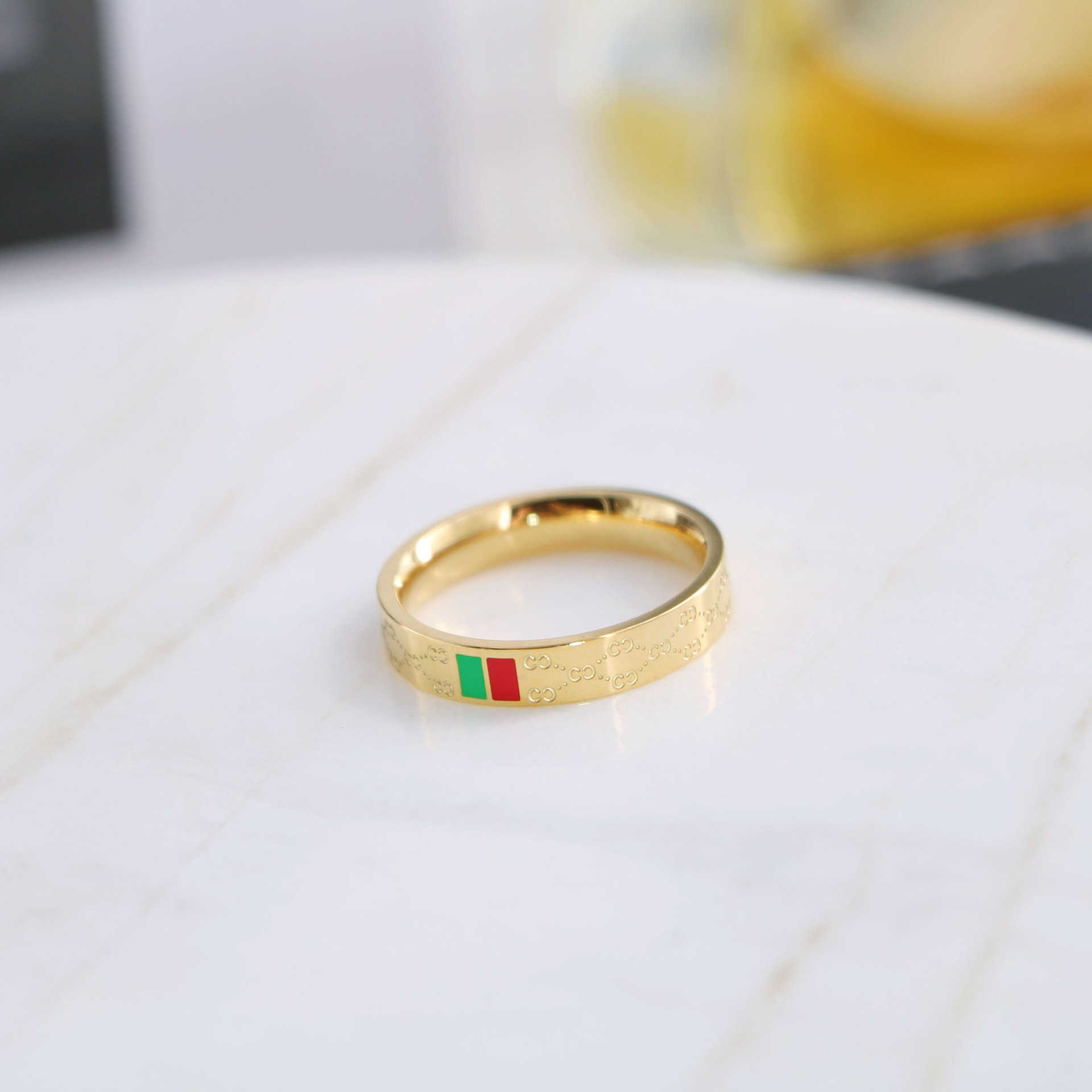 2023 nueva joyería de moda de lujo de alta calidad para el anillo fino de color de la familia antigua de acero de titanio envejecido para hombres y mujeres