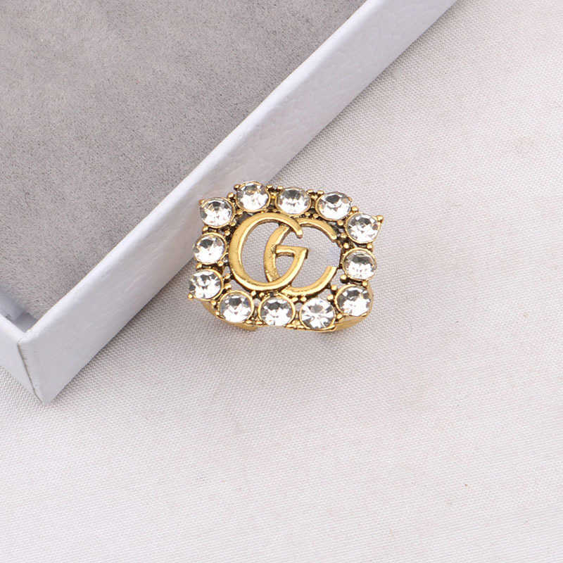 80% korting op 2023 Nieuwe luxe hoogwaardige mode -sieraden voor eenvoudige letters Mannen en vrouwen Universele delicate ring Open Temperament Rhinestone Hand sieraden