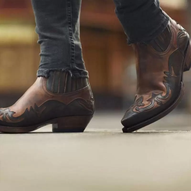 ¡Otoño 2023! Nuevas botas de vaquero de cuero PU para hombre, botas de tubo medio con estampado plisado puntiagudo de tacón grueso, botas de moda personalizadas ZQ0465