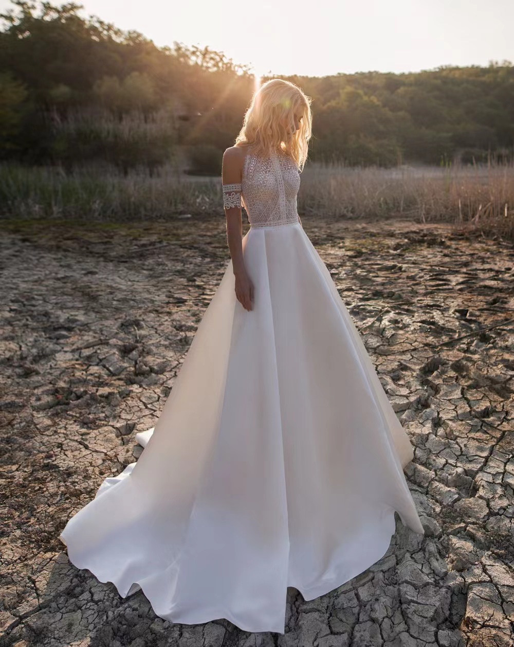 Vestido de noiva de renda boêmia e americano e doce e americano