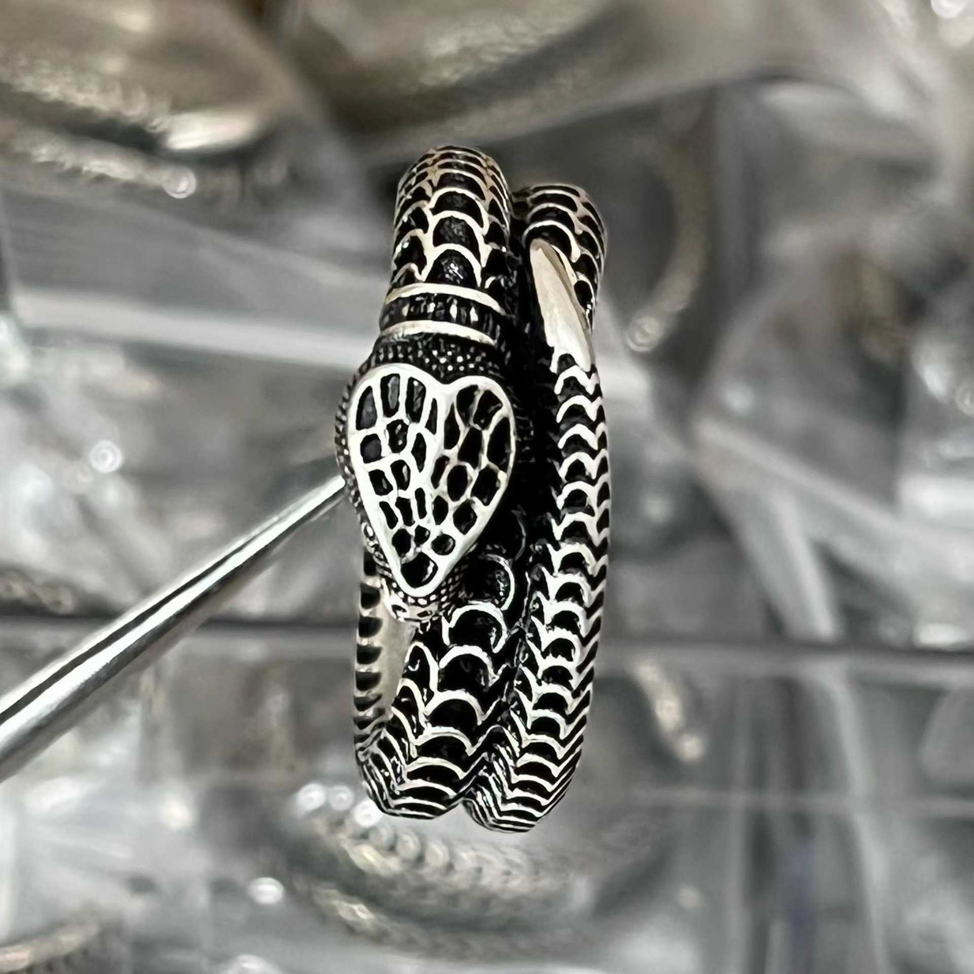 Factory grossist 2023 Nya lyxiga högkvalitativa modesmycken för Spirit Snake Sterling Silver Classic Animal Zodiac Series Boutique Par Ring