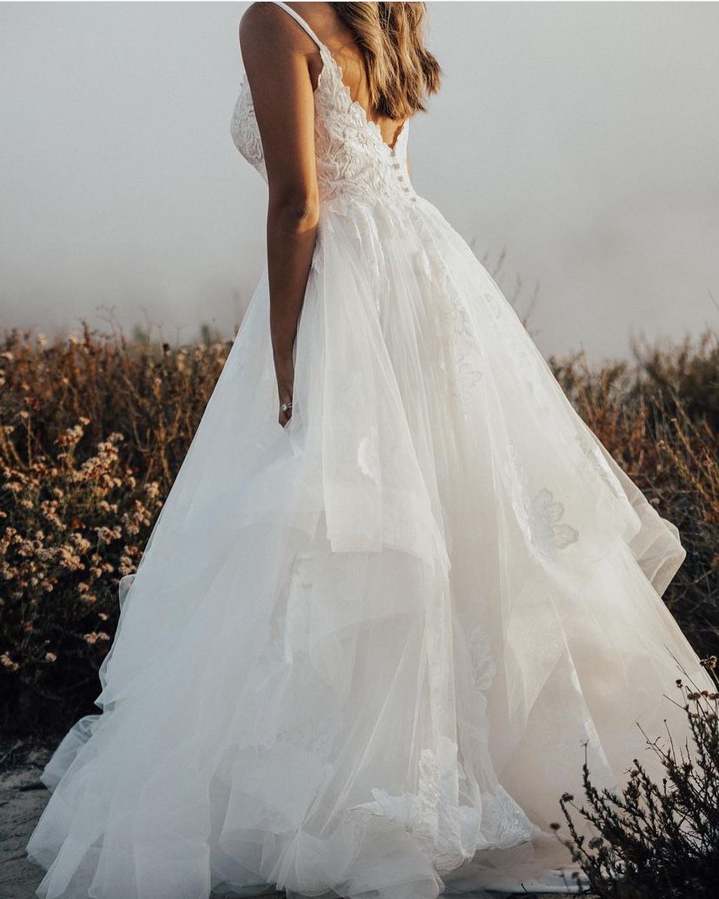 Rustic Country Bridal Wedding Dress 2023 Little Ballgown Ruffles vestidos de novia Garden Castle Chapel Boho robe de mariee Open V-Back Sweep Train Bohemian