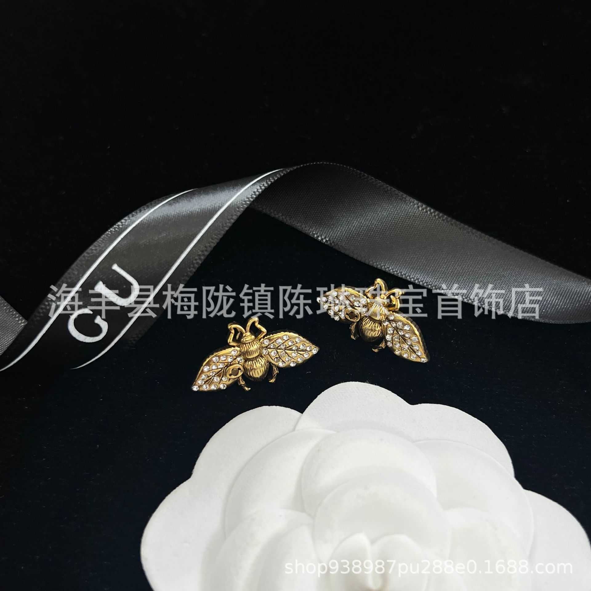 70% de descuento 2023 Nueva joyería de moda de lujo de alta calidad para la industria pesada con incrustaciones de diamantes de imitación de abeja collar doble pulsera pendiente anillo abierto latón