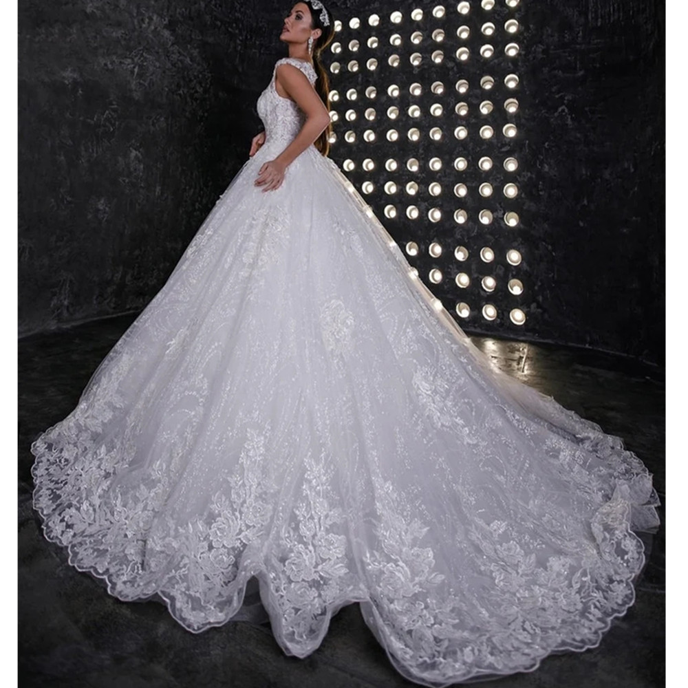 2023 New Arrival A Line Wedding Dresses Sheer Scoop Neck Cap Sleeves Tulle Lace Appliques Sweep Train Plus Size Bridal Gowns