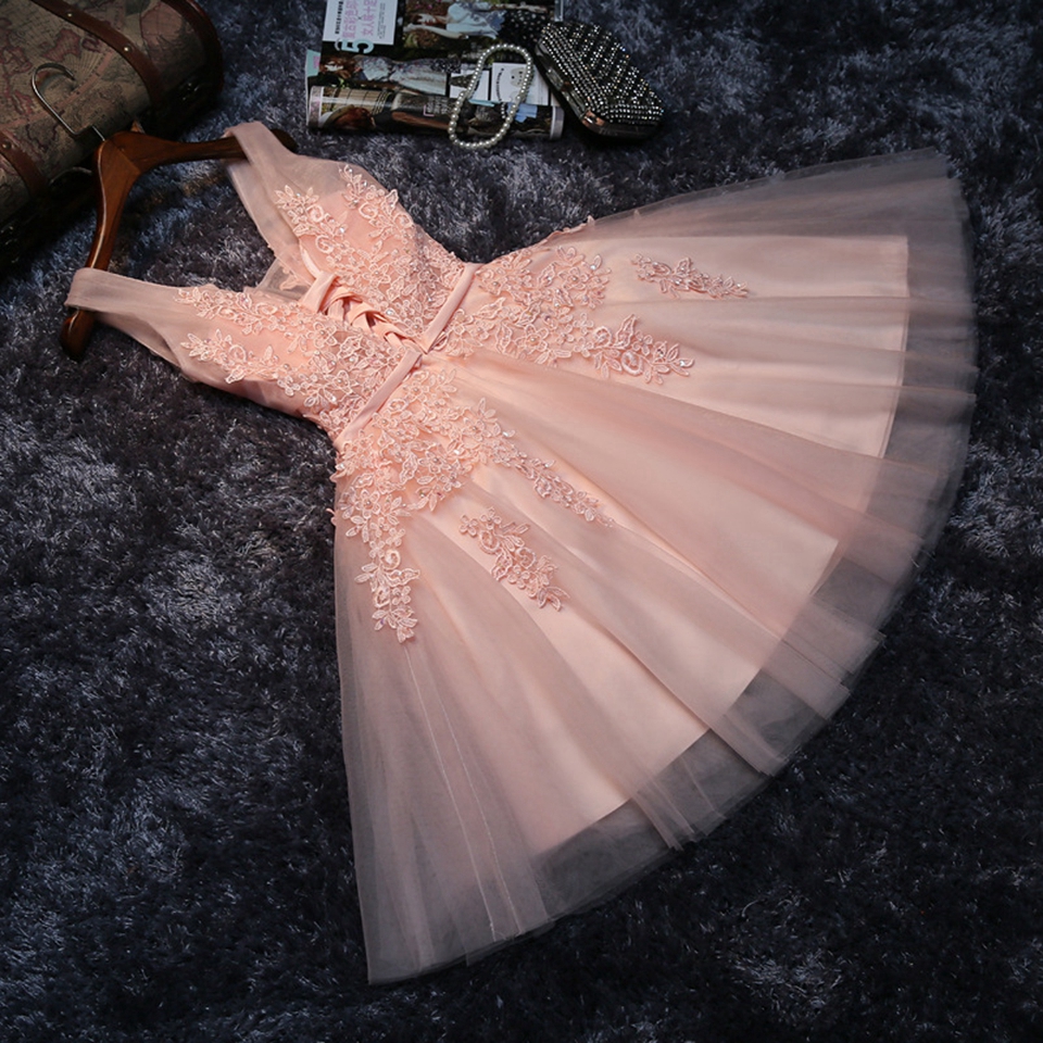 ピンクのチュールショートウエディングドレス