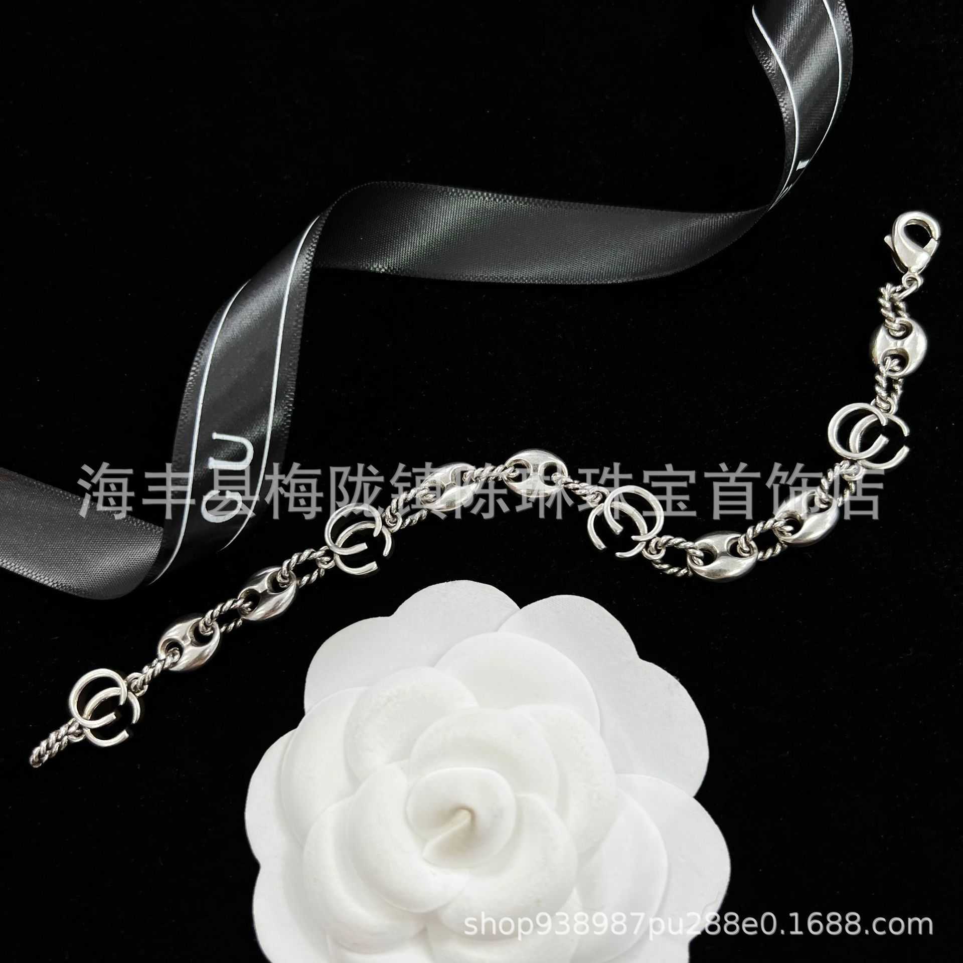 Top designer jewelry Silver Chain Fried Dough Twists Thread Hollow Bracelet Make Old Personalized Men's and Women's Same
