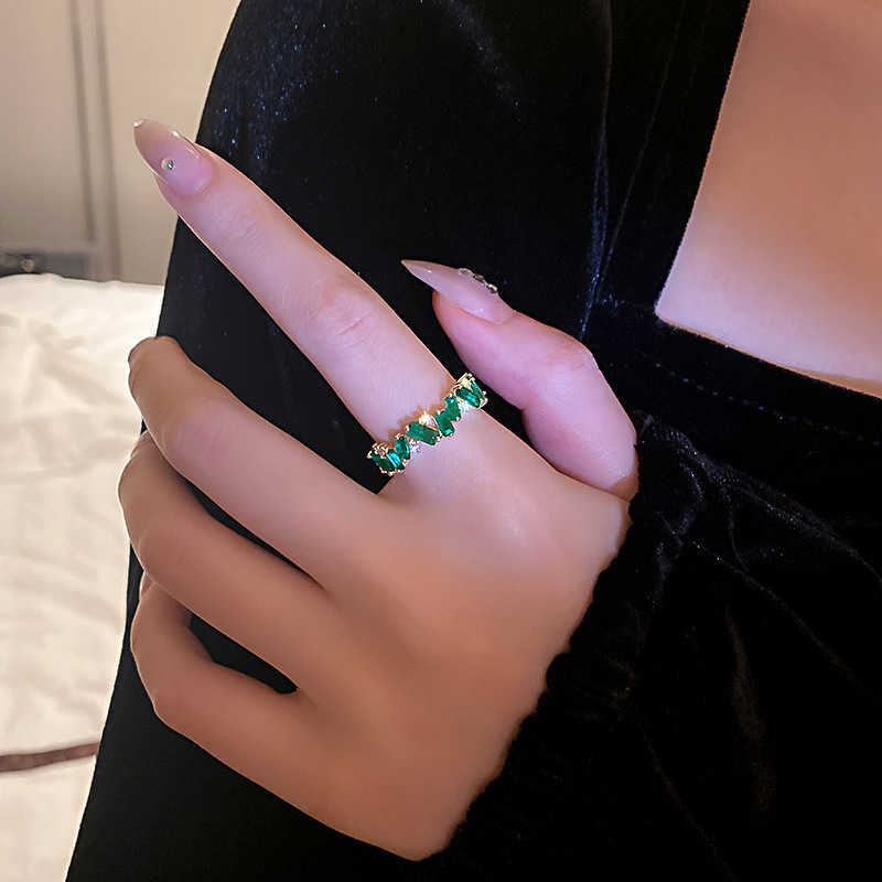 Pierścienie zespołowe Anel de Esmeralda de Ouro feminino japons e coreano popularny oryginał vintage Pedra verde anel feito mo joias da moda prezent AA230306