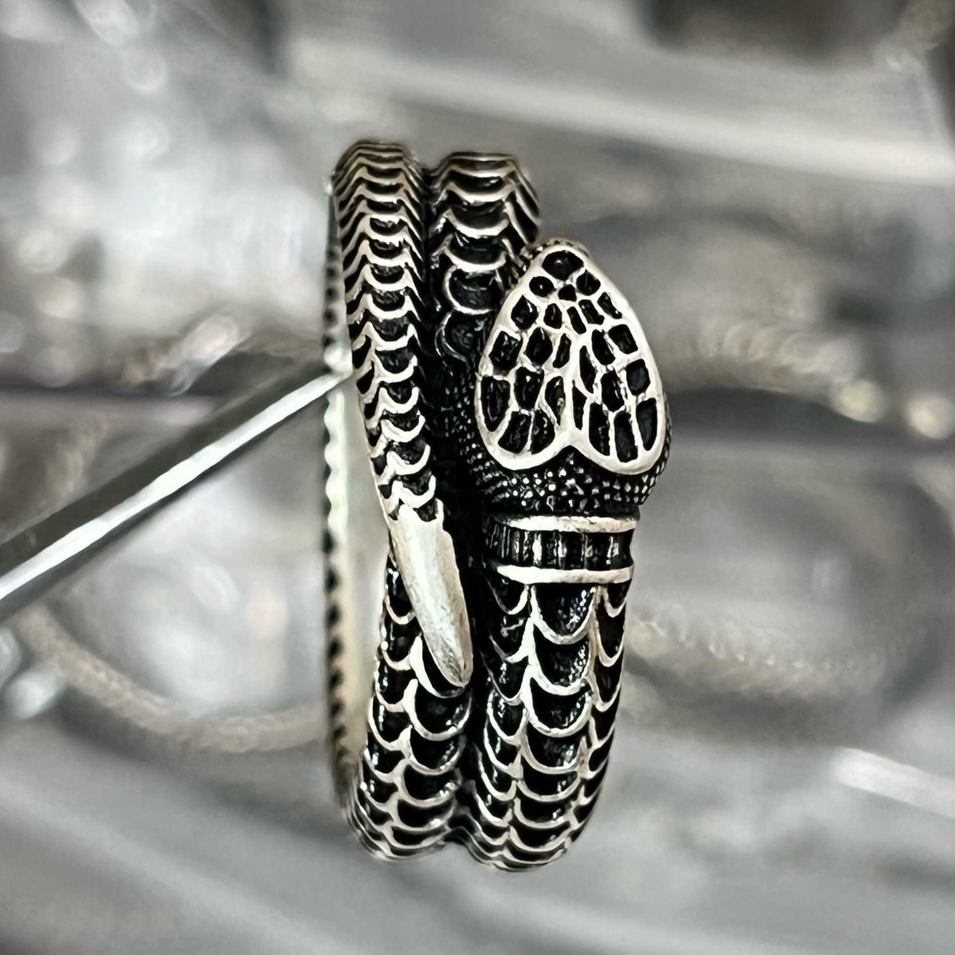 95% rabatt 2023 Nya lyxiga högkvalitativa modesmycken för Spirit Snake Sterling Silver Classic Animal Zodiac Series Boutique Par Ring