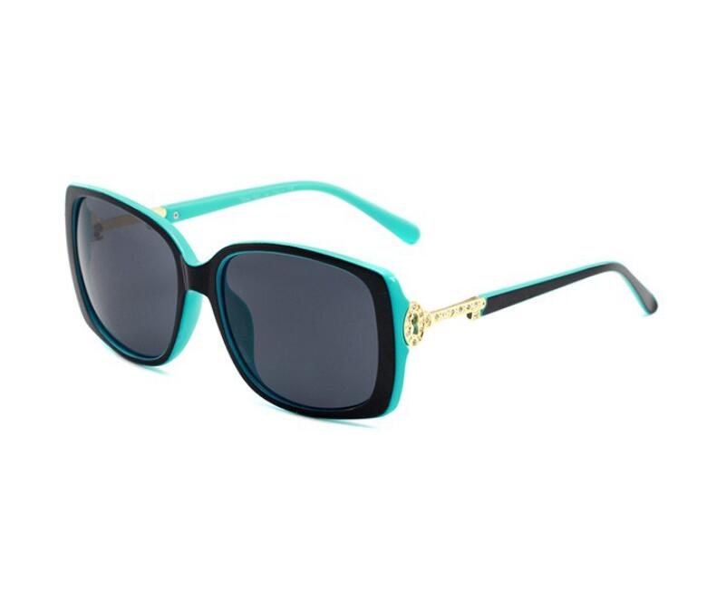 ホットファッション夏のレディースファッションビーチサングラス男性女性用UV400アウトドア、モデルアイウェアサングラスビーチ旅行運転眼鏡ゴーグル