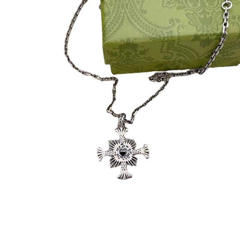 Colección de moda 2023 Nueva joyería de moda de lujo de alta calidad para collar de cruz hueca tallada en plata antigua para hombres y mujeres