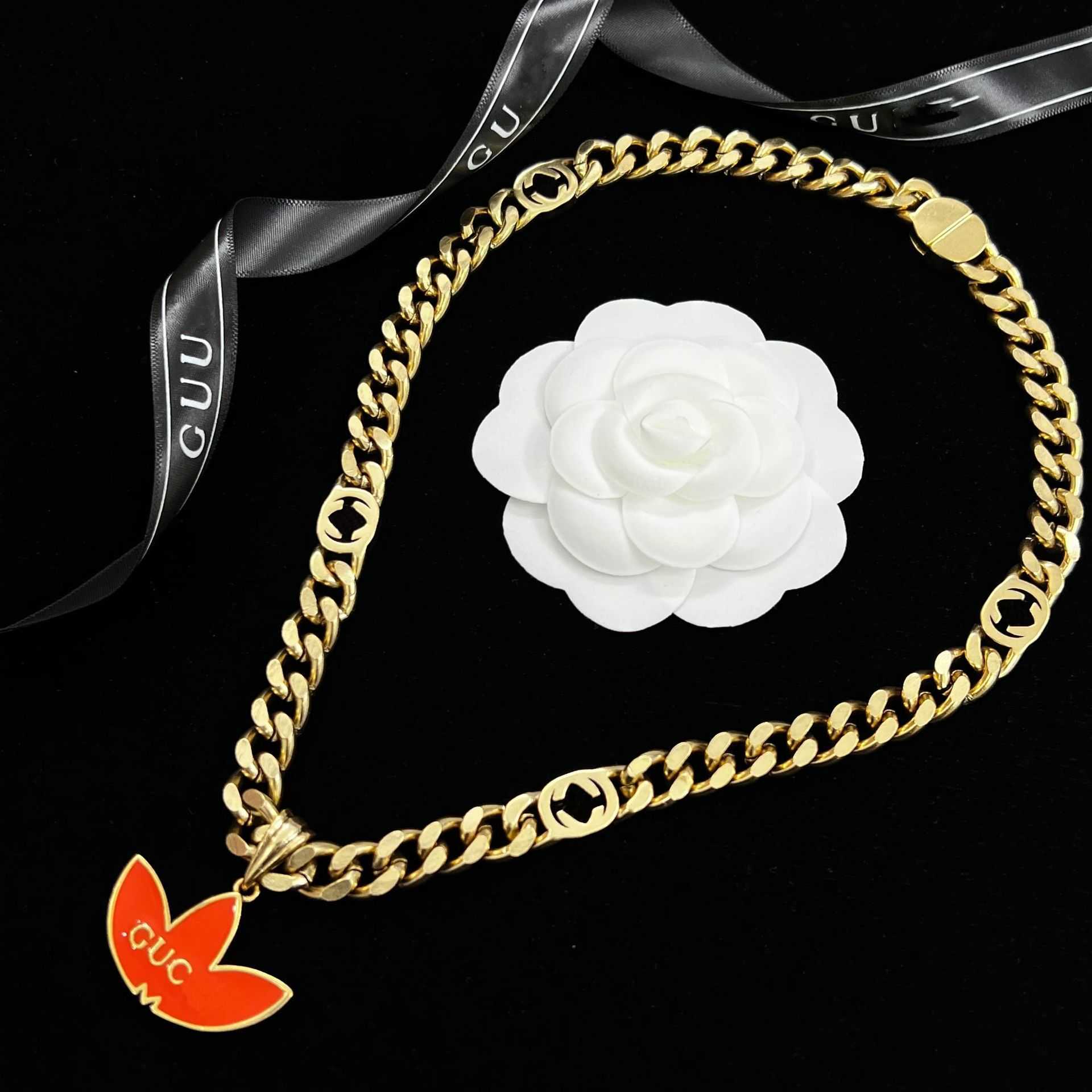 Designer Luxury Jewelry Family's hoogwaardige Koreaanse versie van Clover Necklace ontworpen door vrouwelijke Cubaanse ketting net rood eenvoudige persoonlijkheid veelzijdig luid