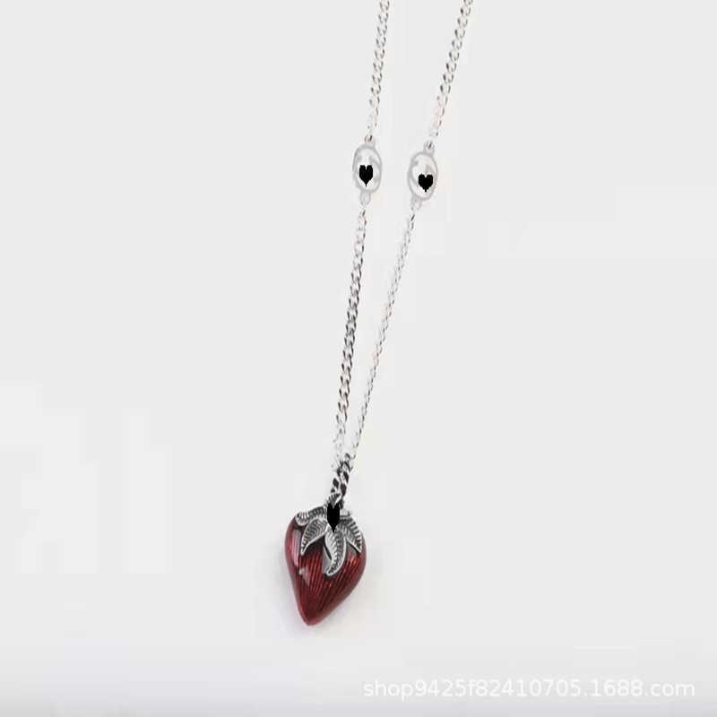 20% di sconto su tutti gli articoli 2023 Nuovi gioielli di moda di alta qualità di lusso collana doppia fragola tridimensionale in argento