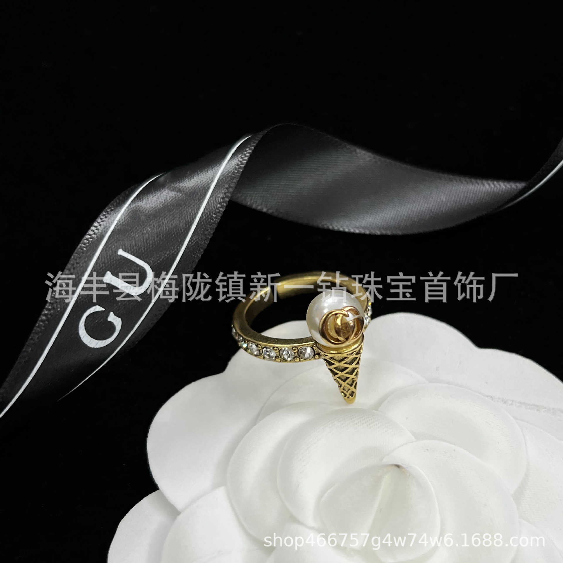 Fabbrica all'ingrosso 2023 nuovi gioielli di moda di alta qualità di lusso il nuovo gelato doppia collana femminile bracciale orecchini anello aperto in ottone
