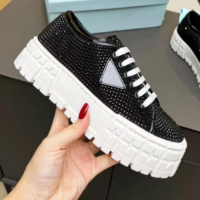 Casual Shoes Travel Fashion Shoes White Sports Trainers Women Lace-Up Sneaker Leather Cloth Gym Flat Bottom Designer Shoe Platform Lady Sneakers Storlek 35-39-41 med låda