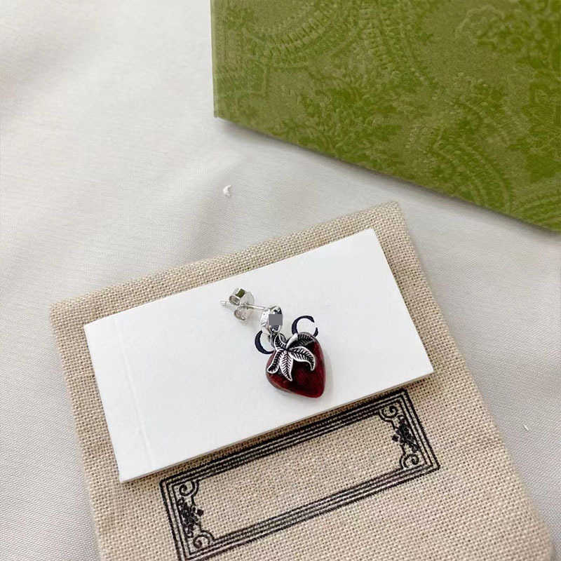 80% OFF 2023 Nouveaux bijoux de mode de haute qualité de luxe pour les boucles d'oreilles cadeau de conception simple face de fraise à double verrouillage en argent sterling
