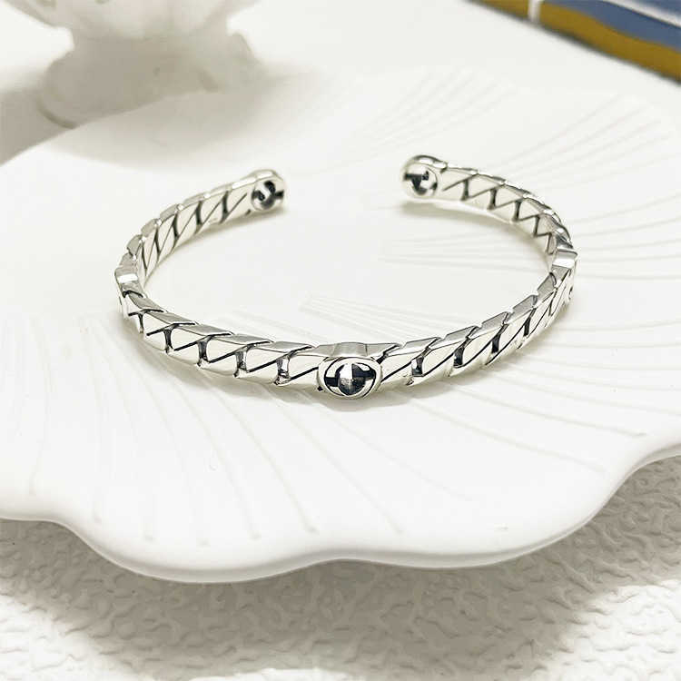 Factory wholesale 2023 New Luxury High Quality Fashion Jewelry for silver glossy chain Cuban Bracelet woven interlocking double handmade couple